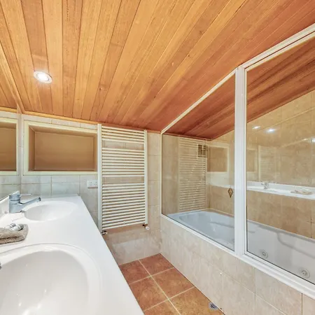 Falls Creek Country Club Room photo